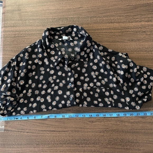 American Eagle extra small button-down crop top - Picture 5 of 7